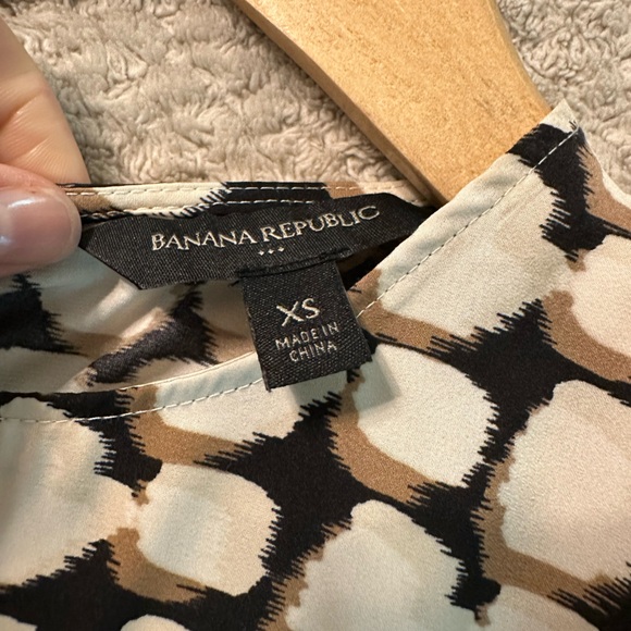 Banana Republic tank blouse in cream and black, size XS - Picture 3 of 8